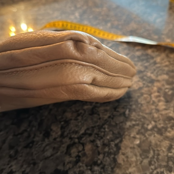 Steve Madden tan leather crossbody EUC - Picture 13 of 14